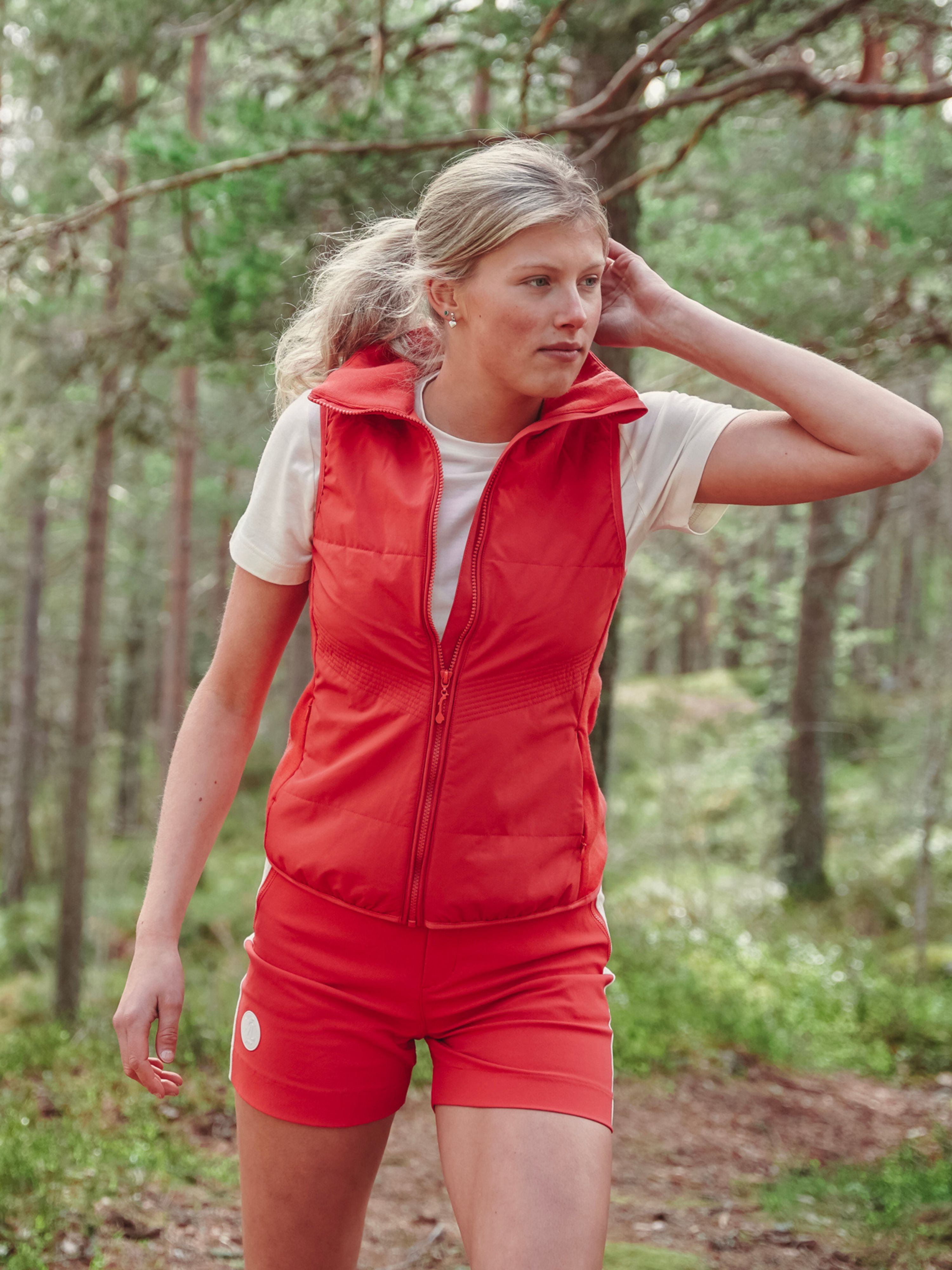 Rena Vest With Wool Padding Tomato Puree