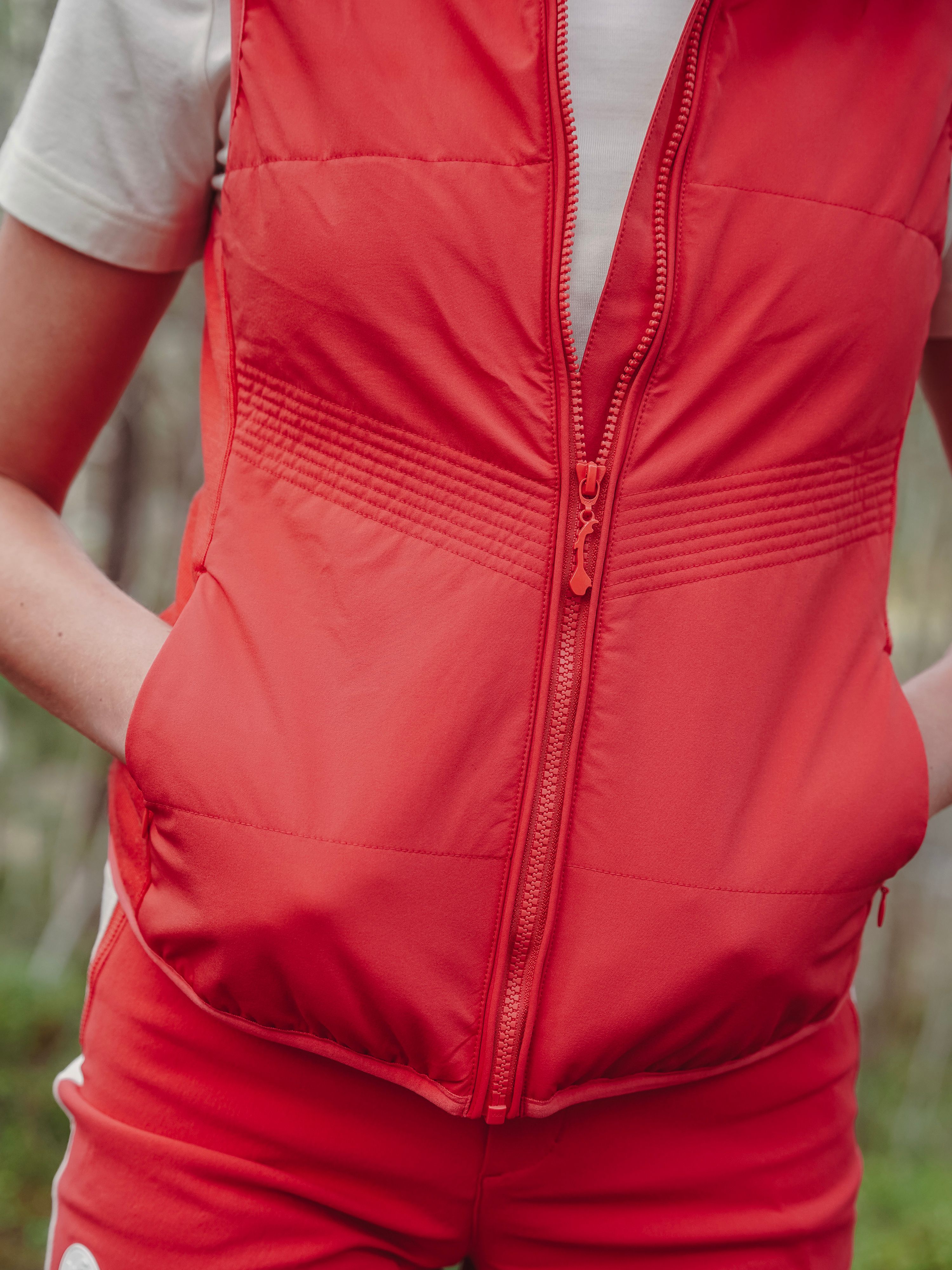 Rena Vest With Wool Padding Tomato Puree