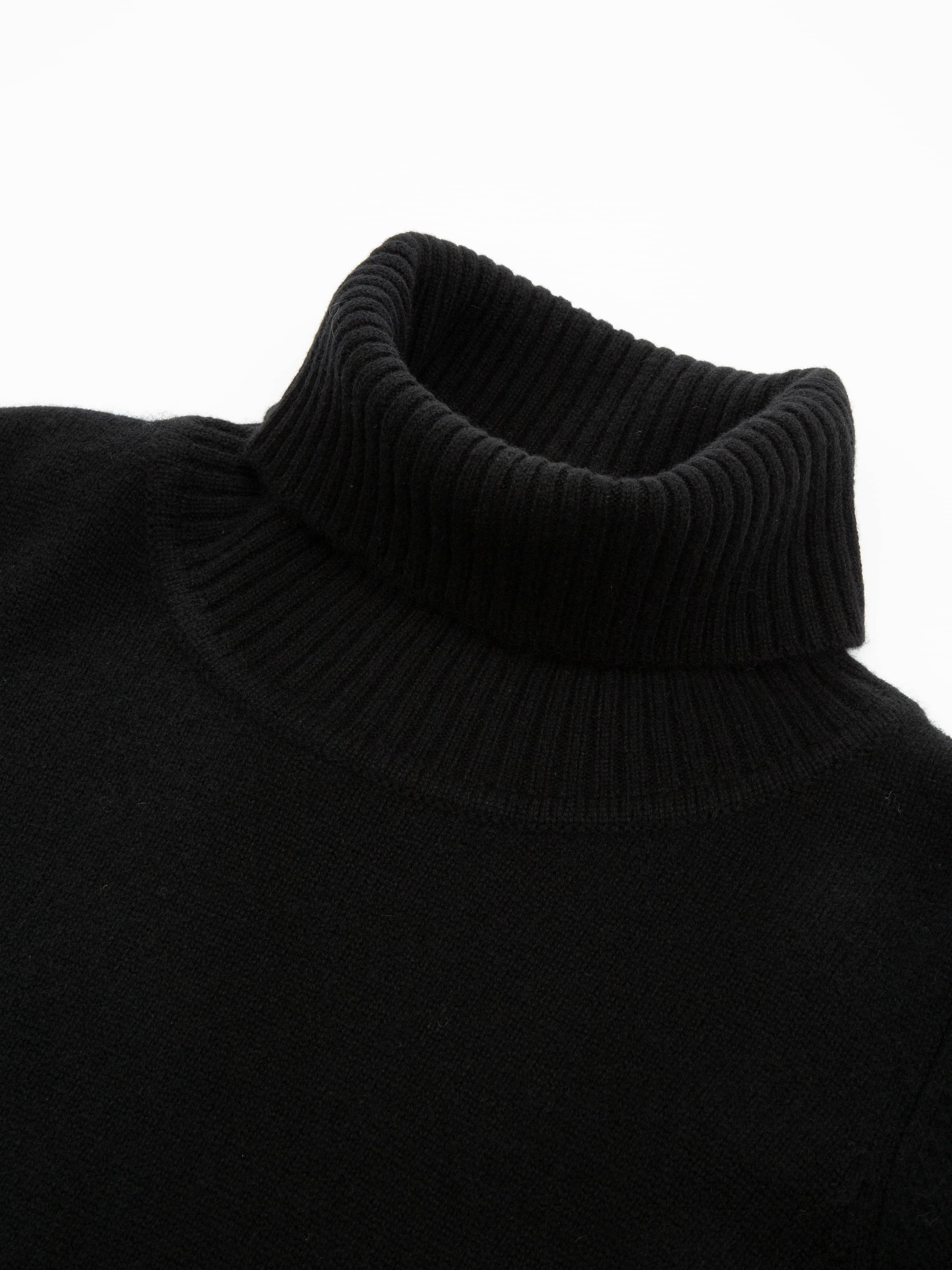 Alnestinden Cashmere Sweater Black