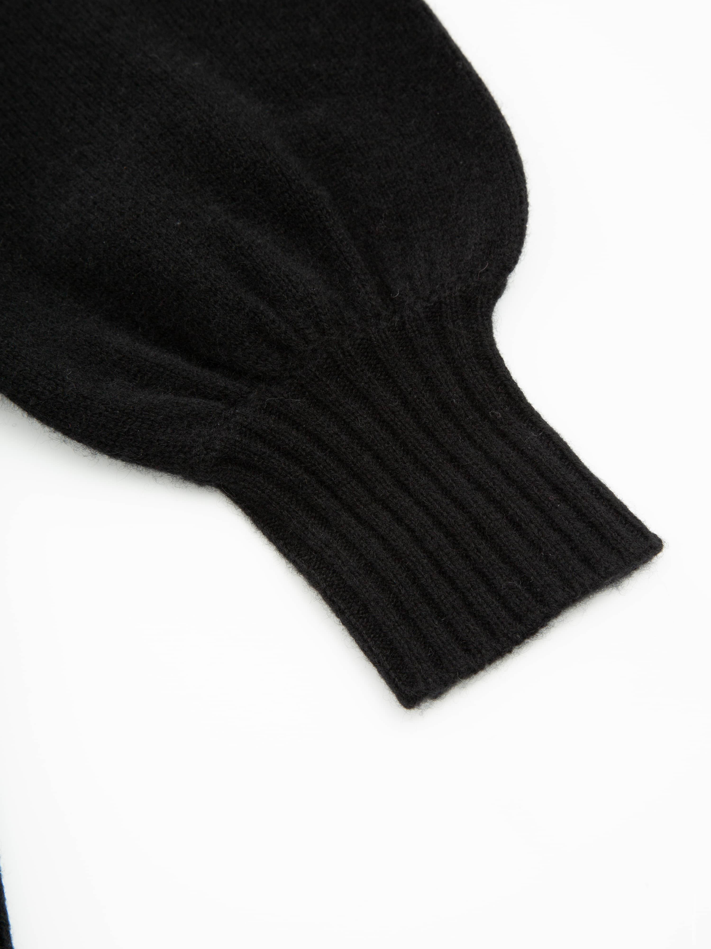 Alnestinden Cashmere Sweater Black