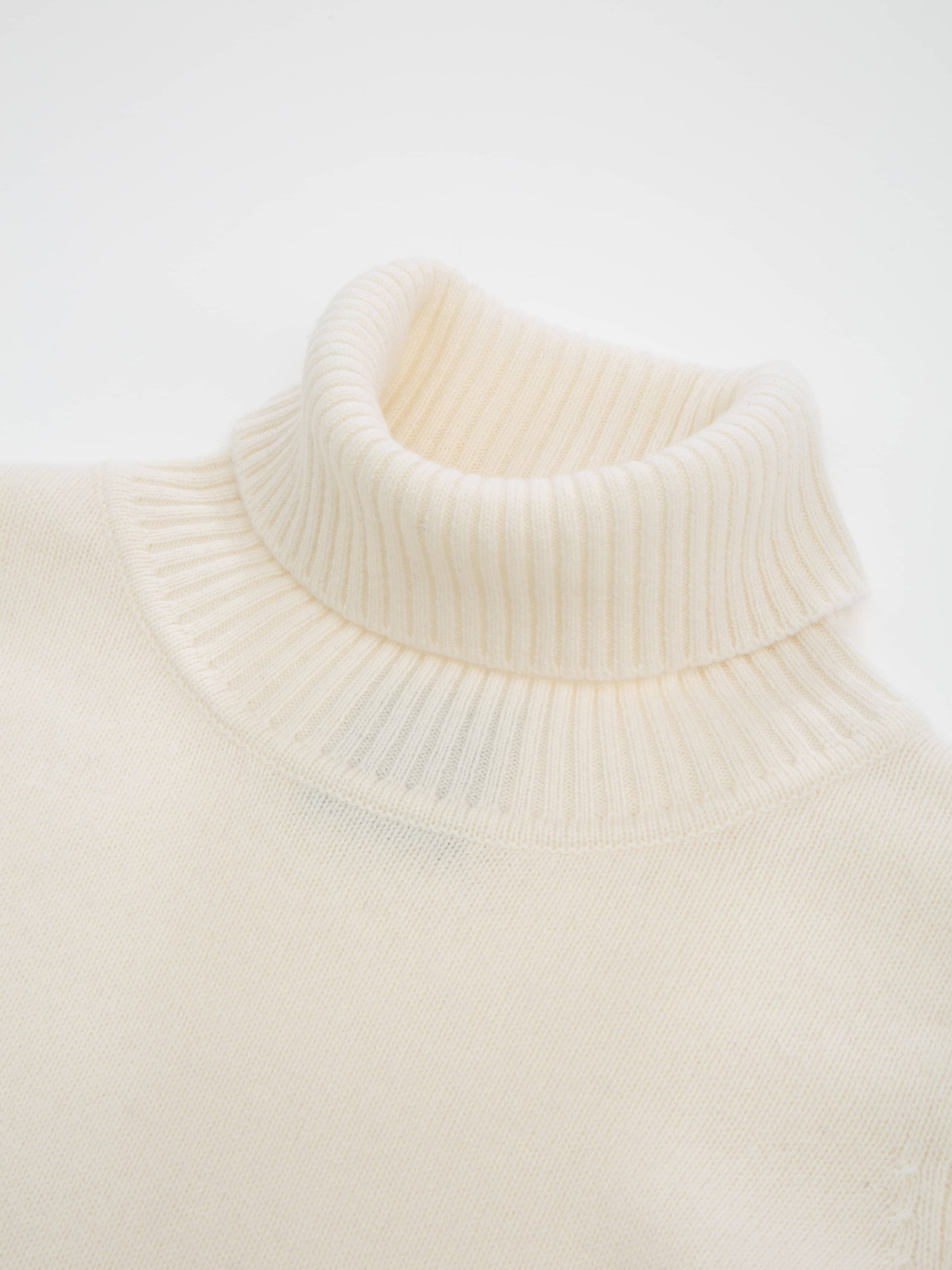 Alnestinden Cashmere Sweater White