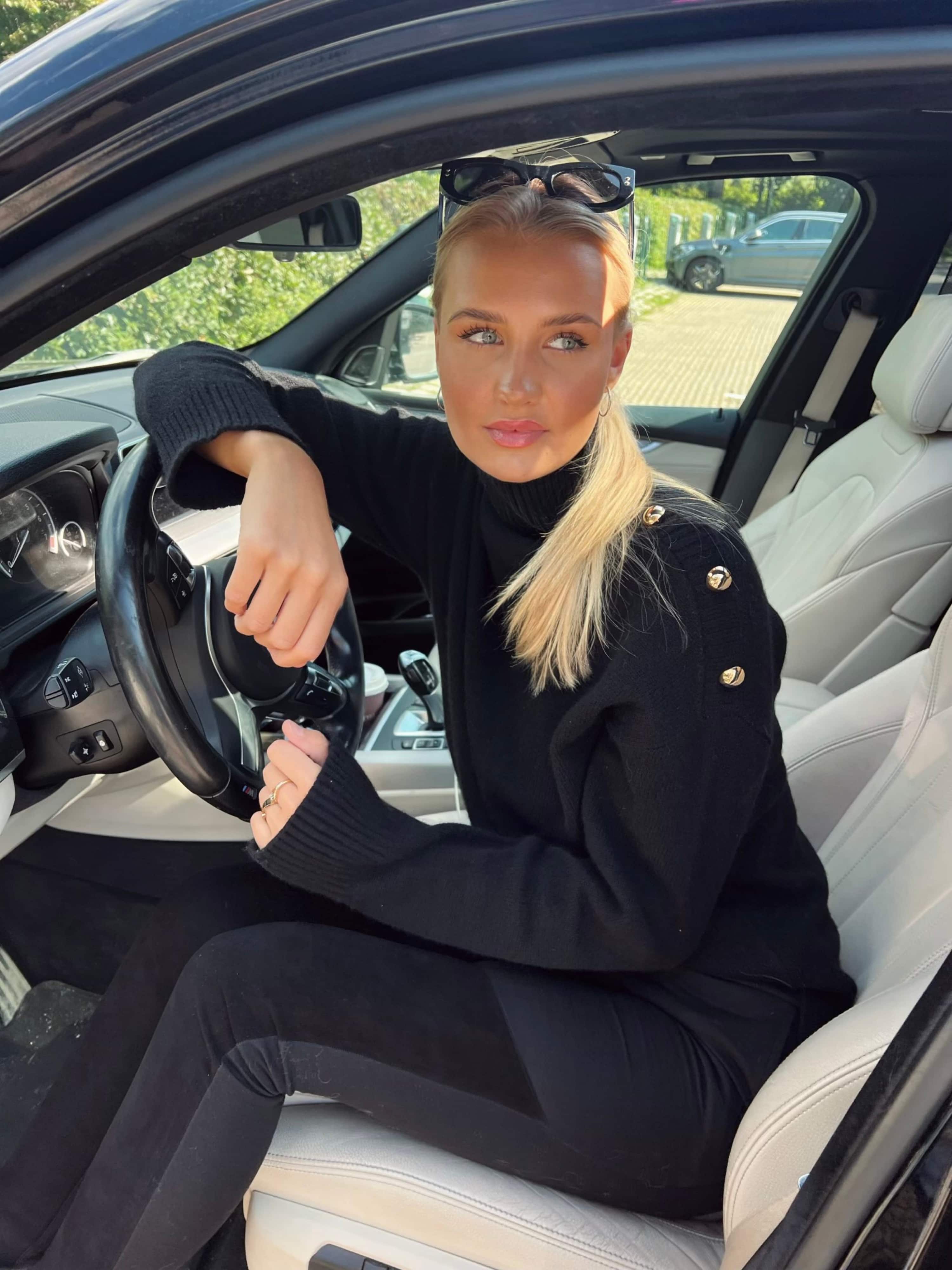 Blåhøi Knitted Sweater Black