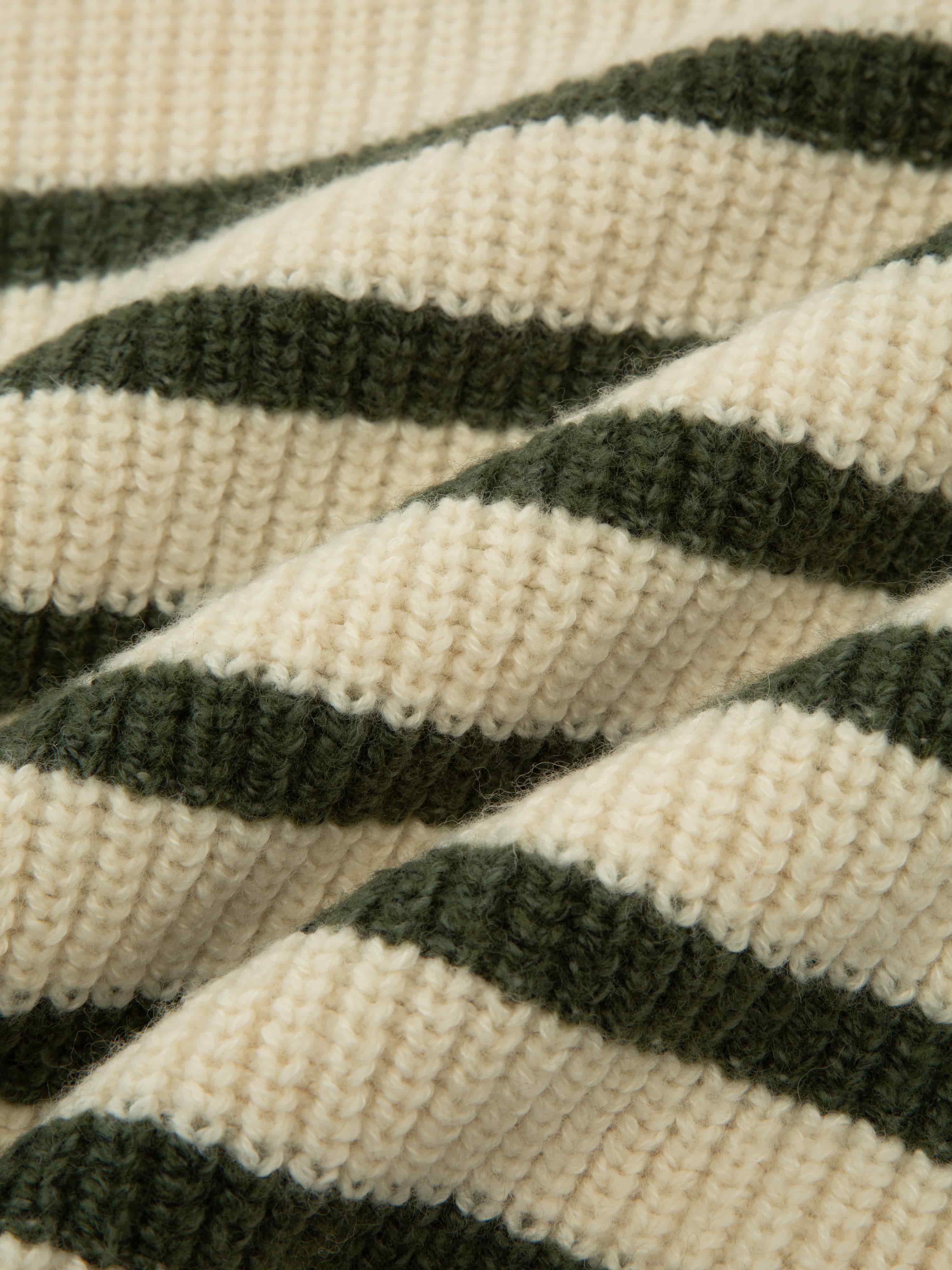 Lomseggen Knitted Sweater White Swan