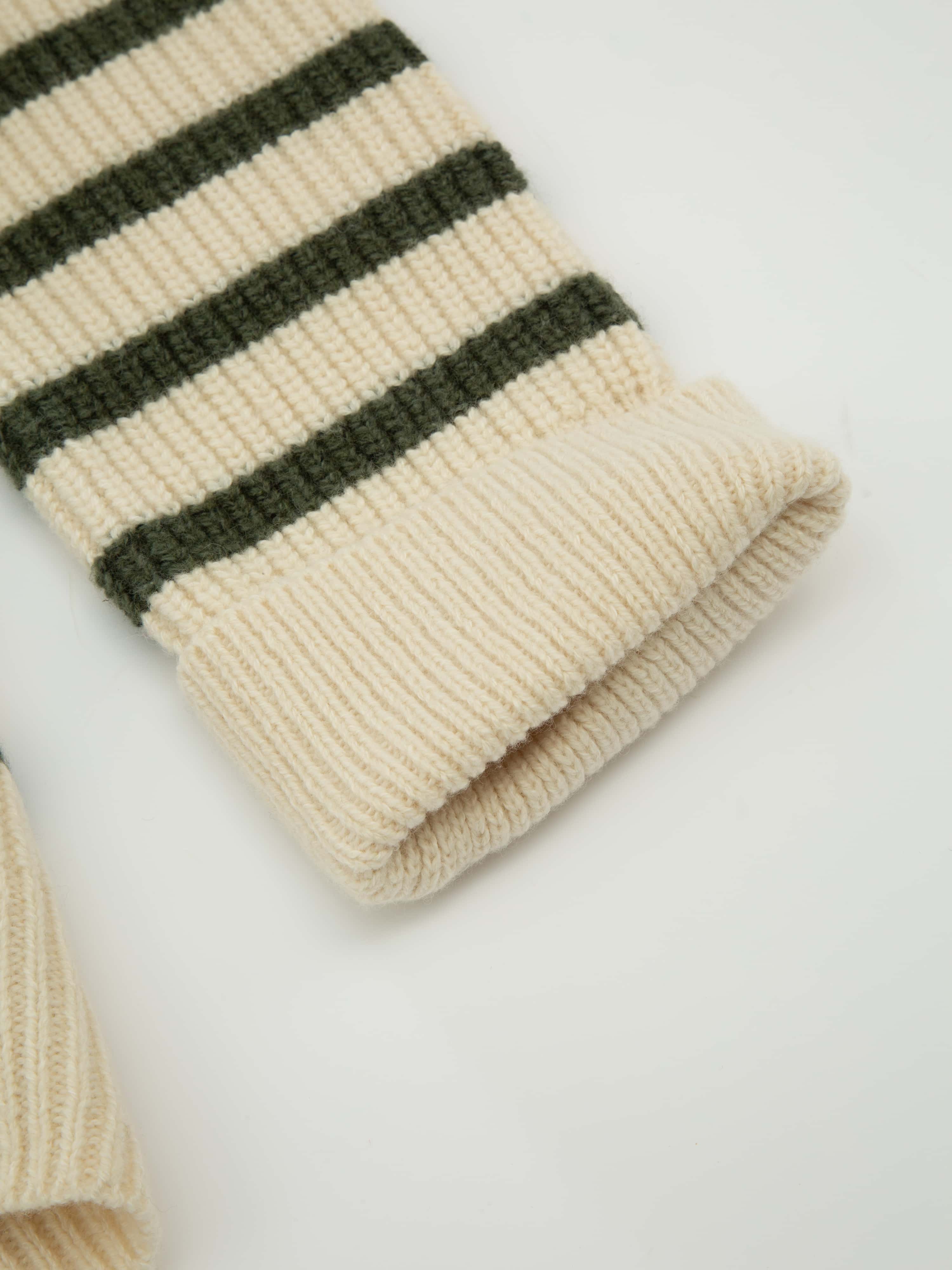 Lomseggen Knitted Sweater White Swan