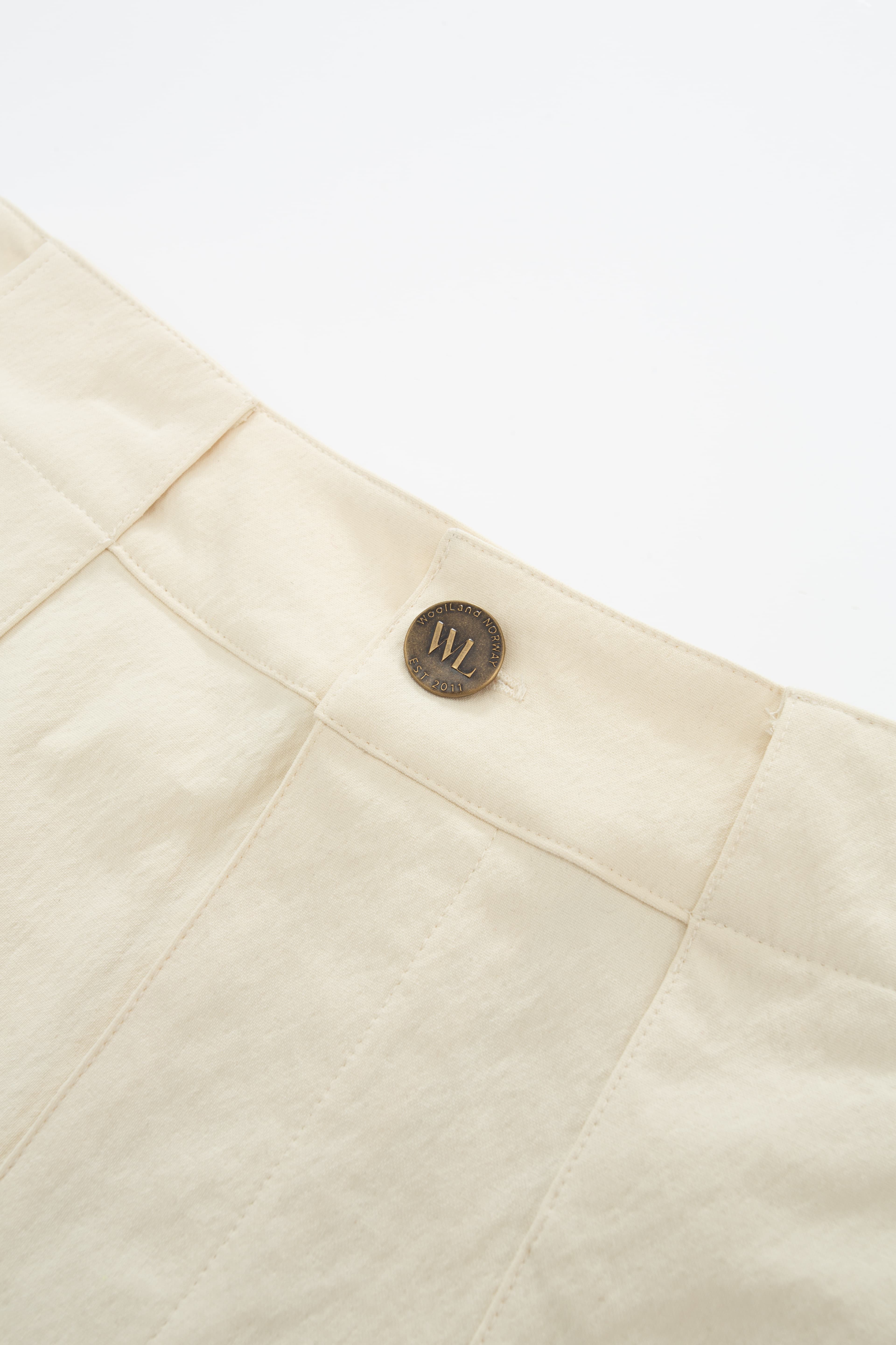 Romsdalseggen shorts Snow White