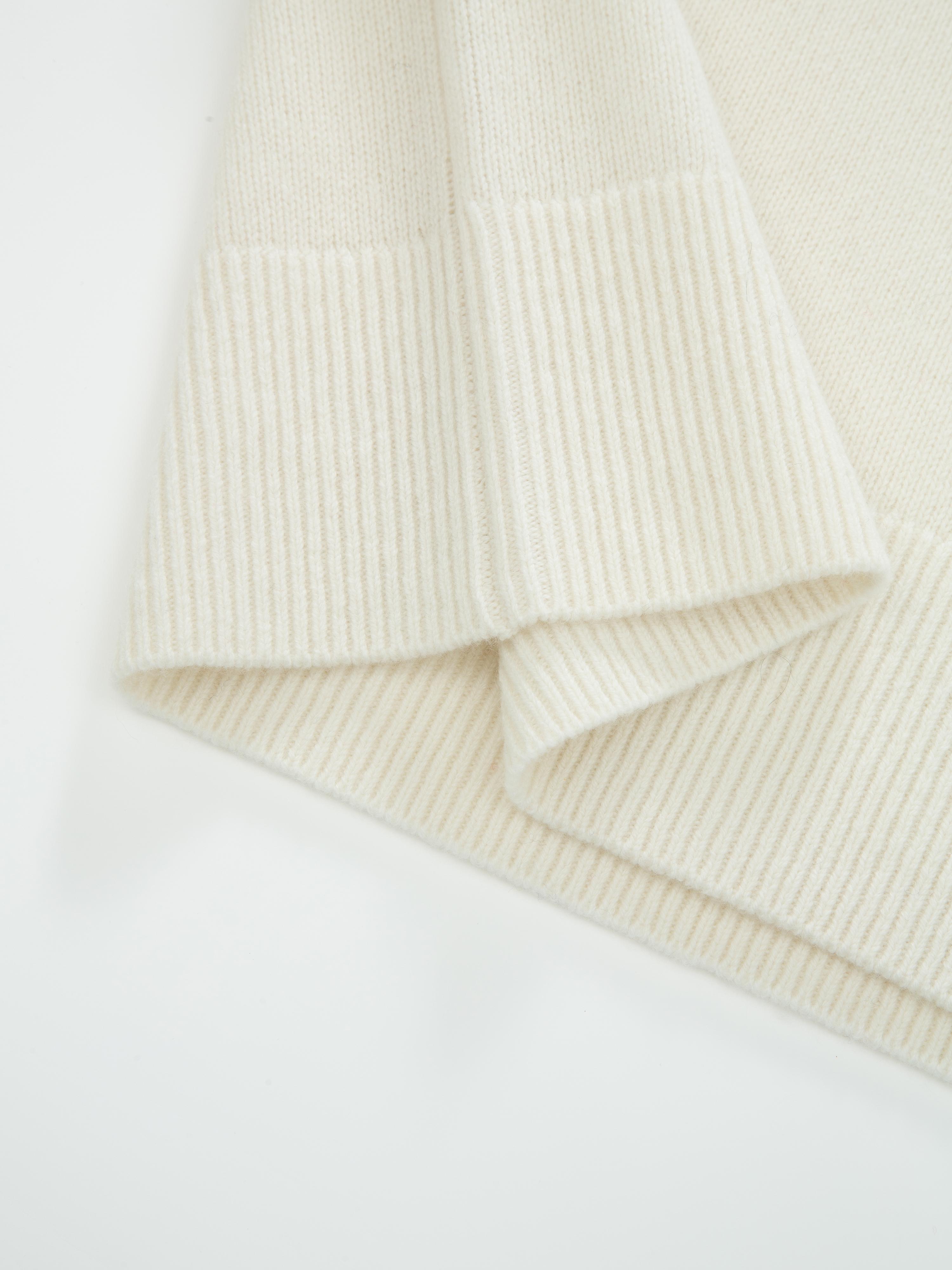 Midtoppen Strikkegenser  Snow White