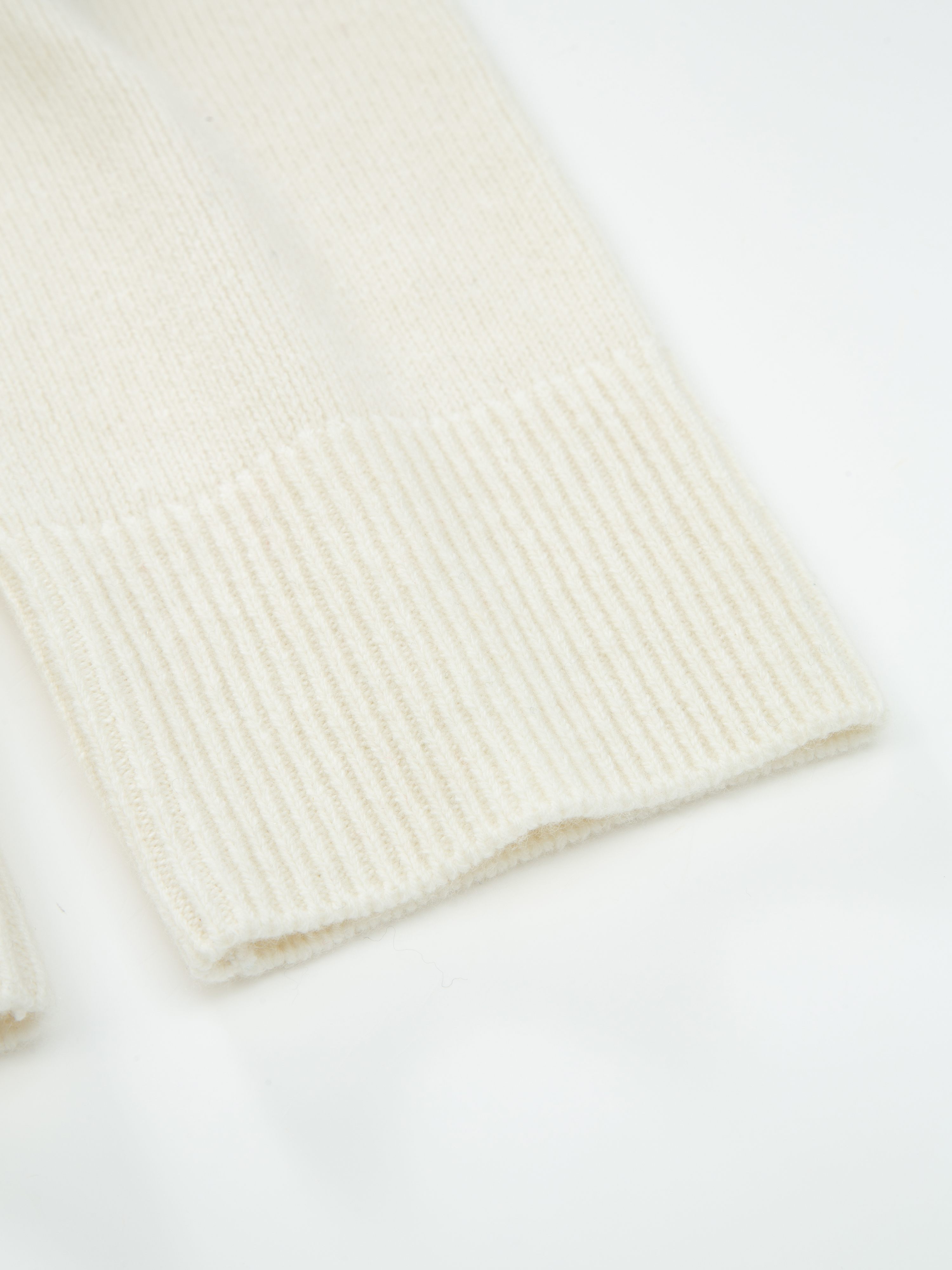 Midtoppen Strikkegenser  Snow White