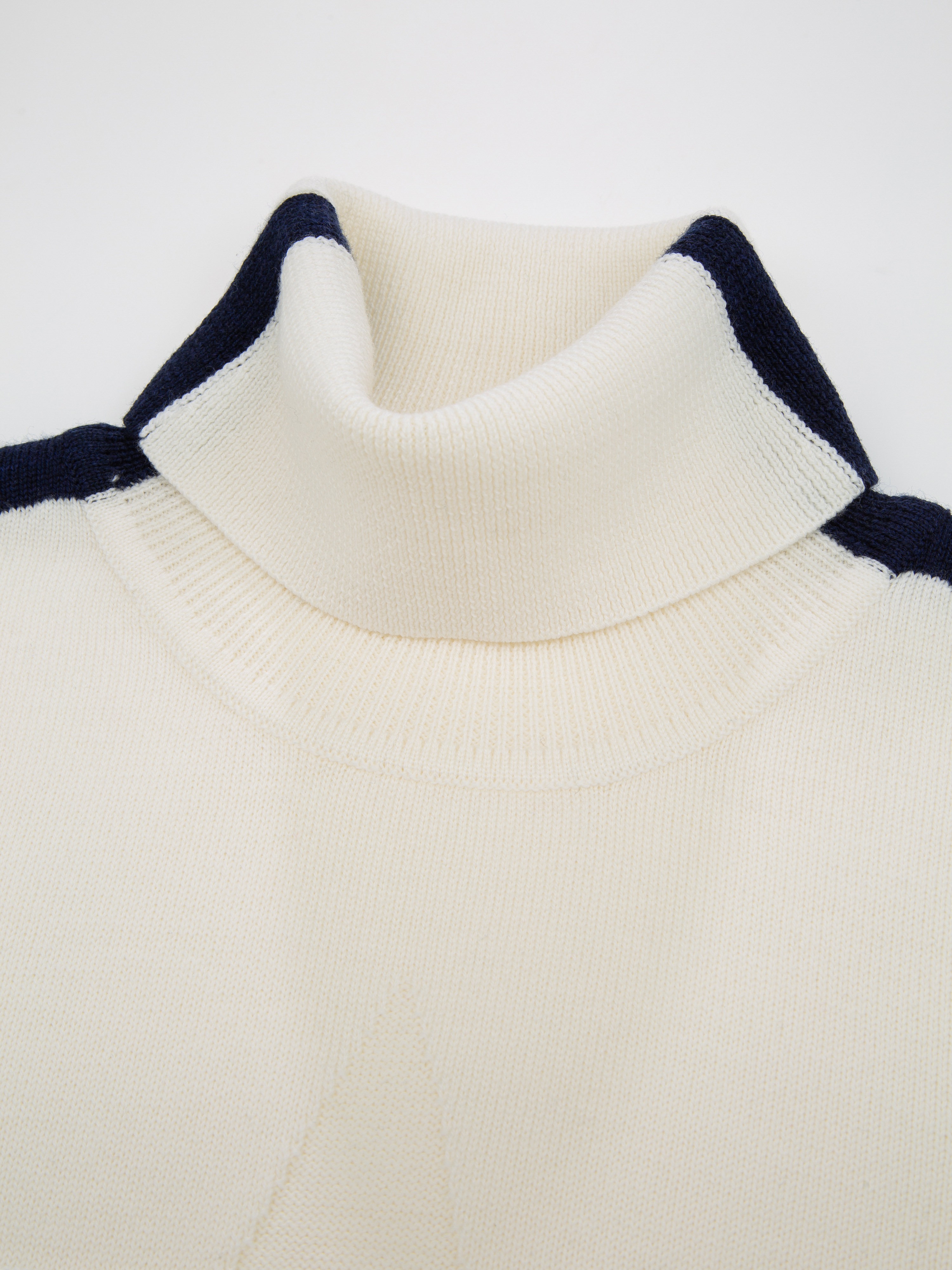 Sentraltind Wool Sweater Snow White