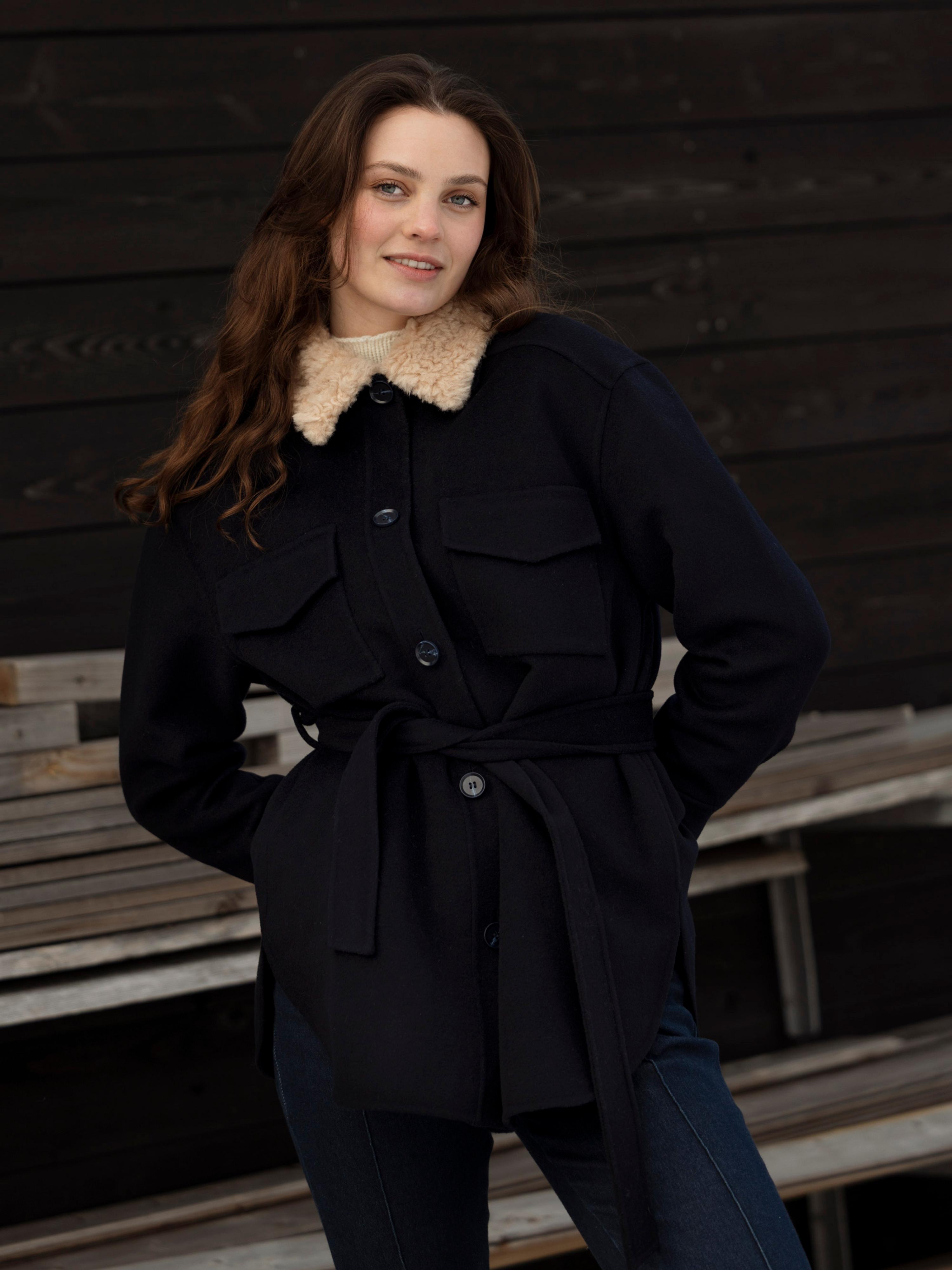 Outer jackets for women in wool and down | Woolland - Woolland