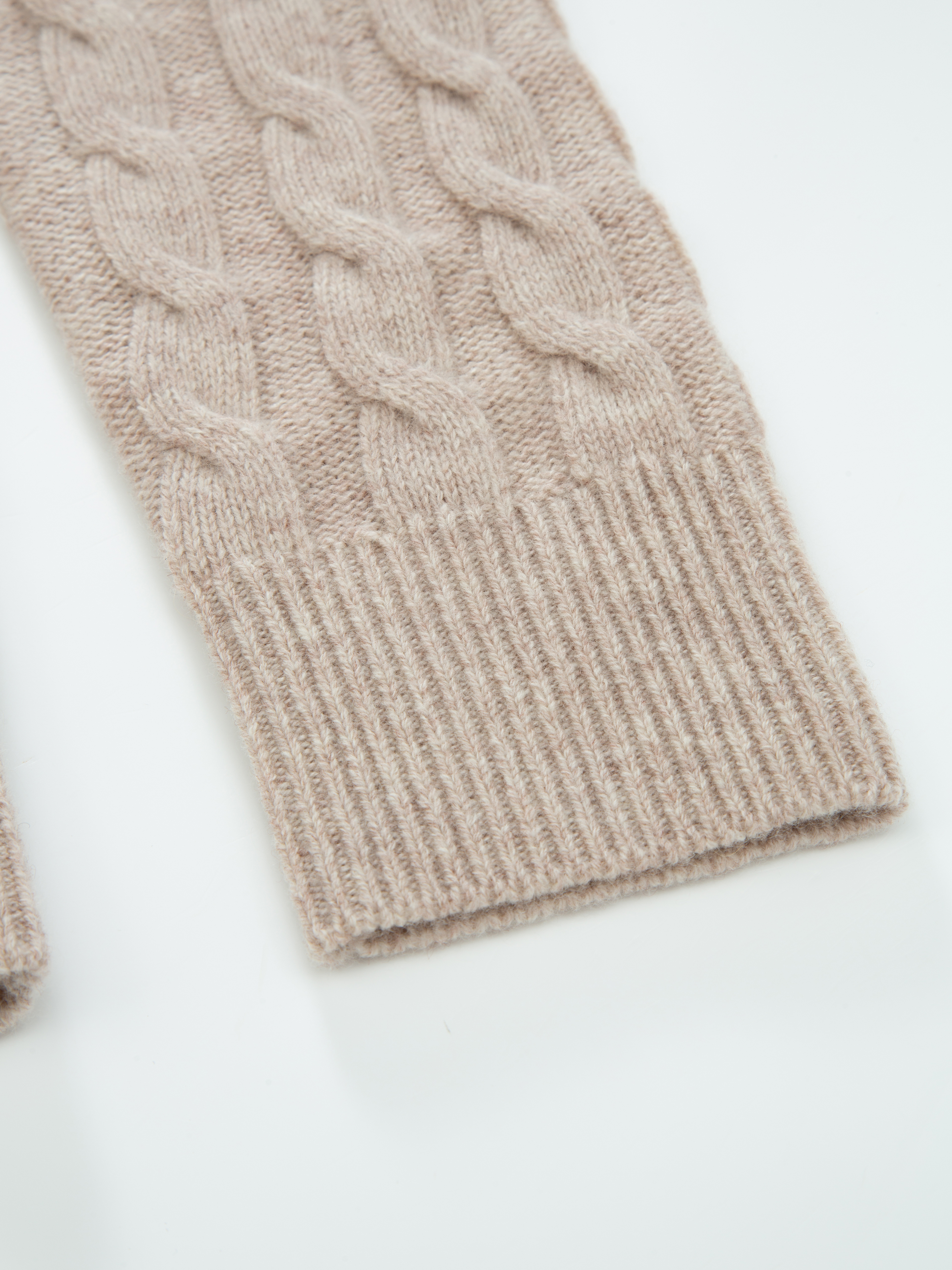 Vesttoppen Kabelstrikket genser Beige