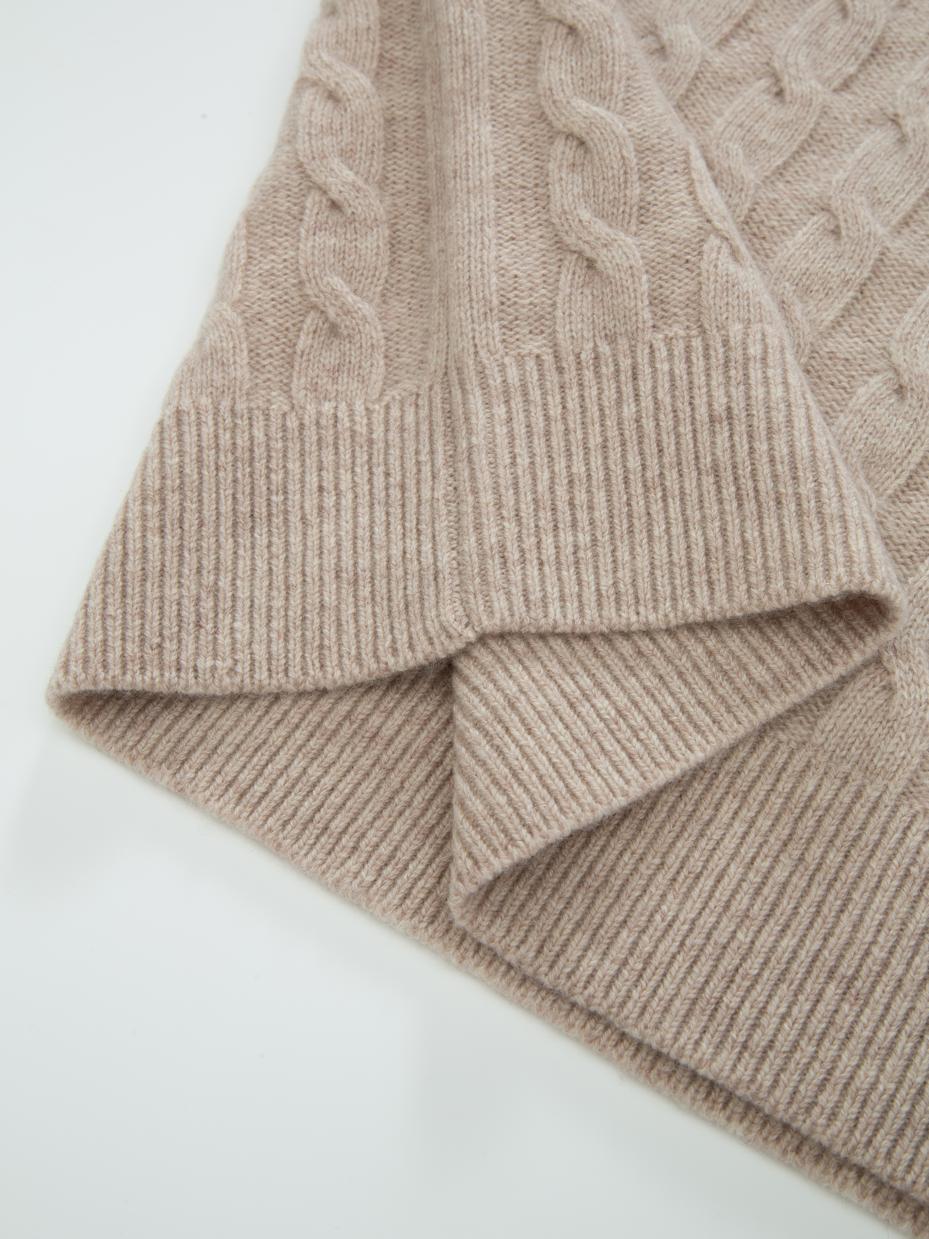 Vesttoppen Kabelstrikket genser Beige