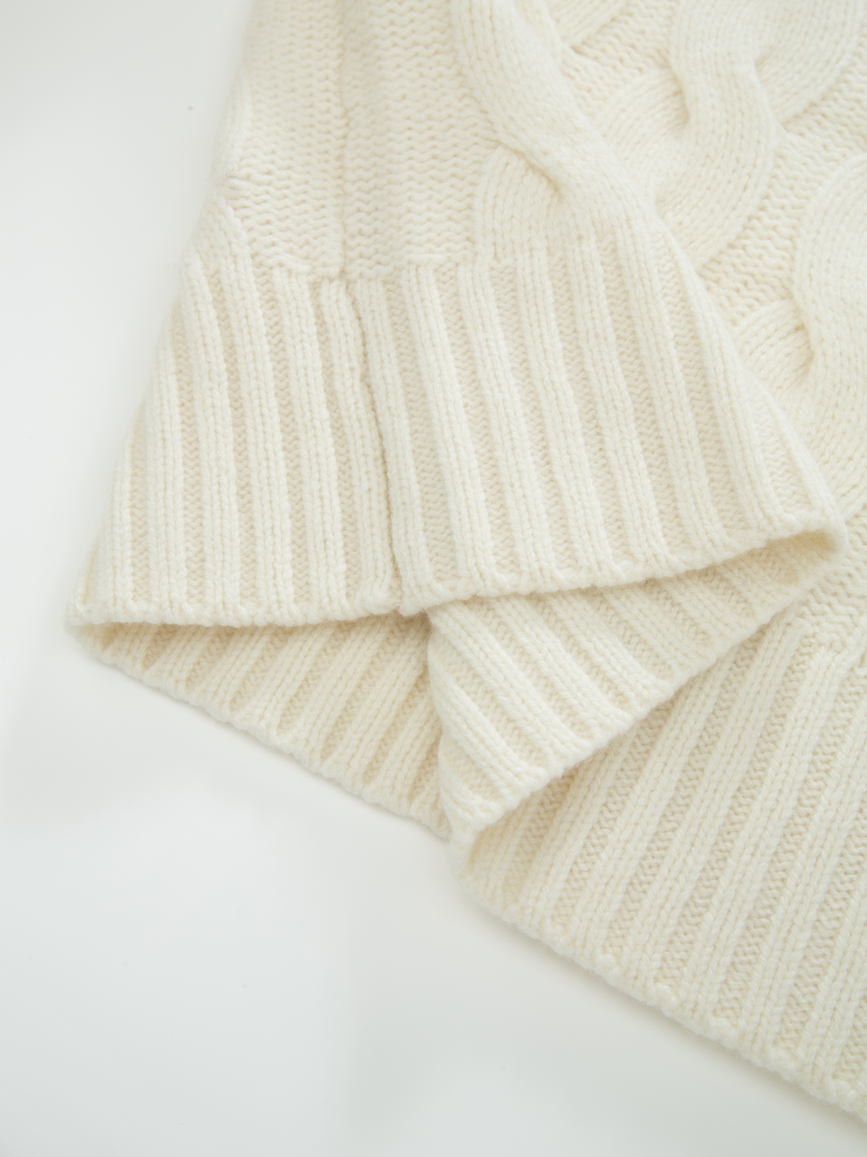 Vindfjellet Cable Sweater Woman White