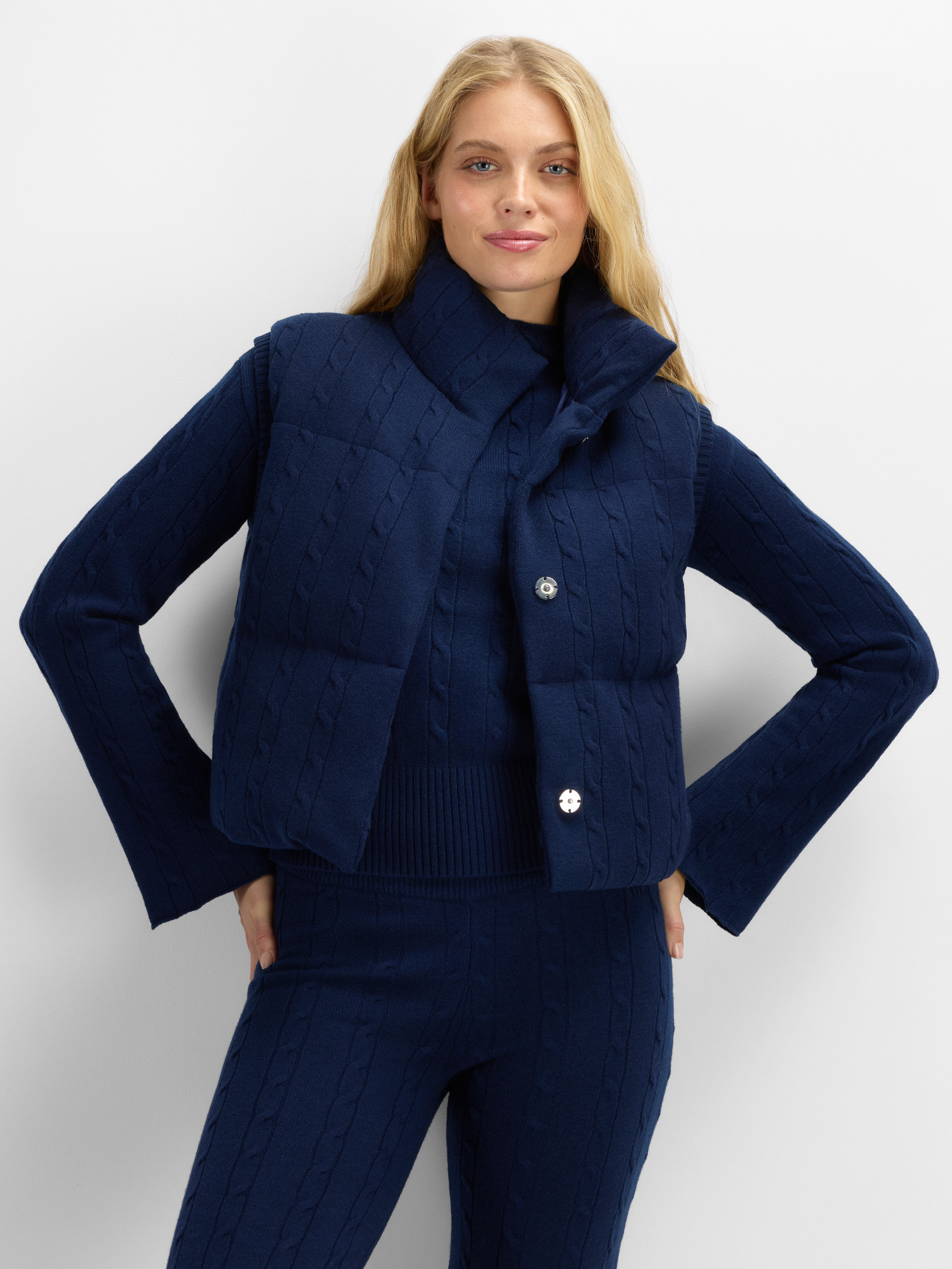 Bitihorn Cable Vest Dark Blue