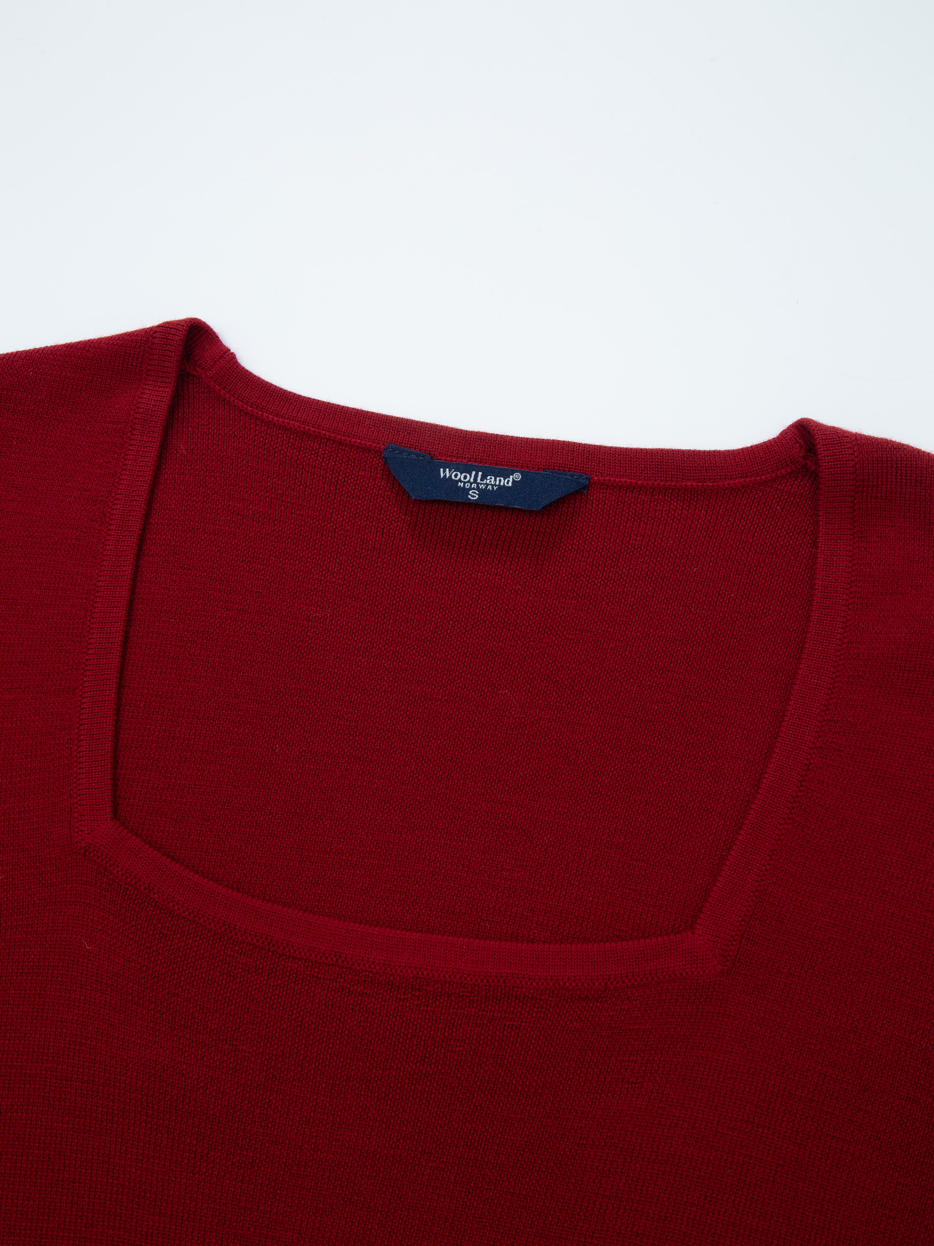 Lifjellet Knitted Roundneck Woman Ruby Red