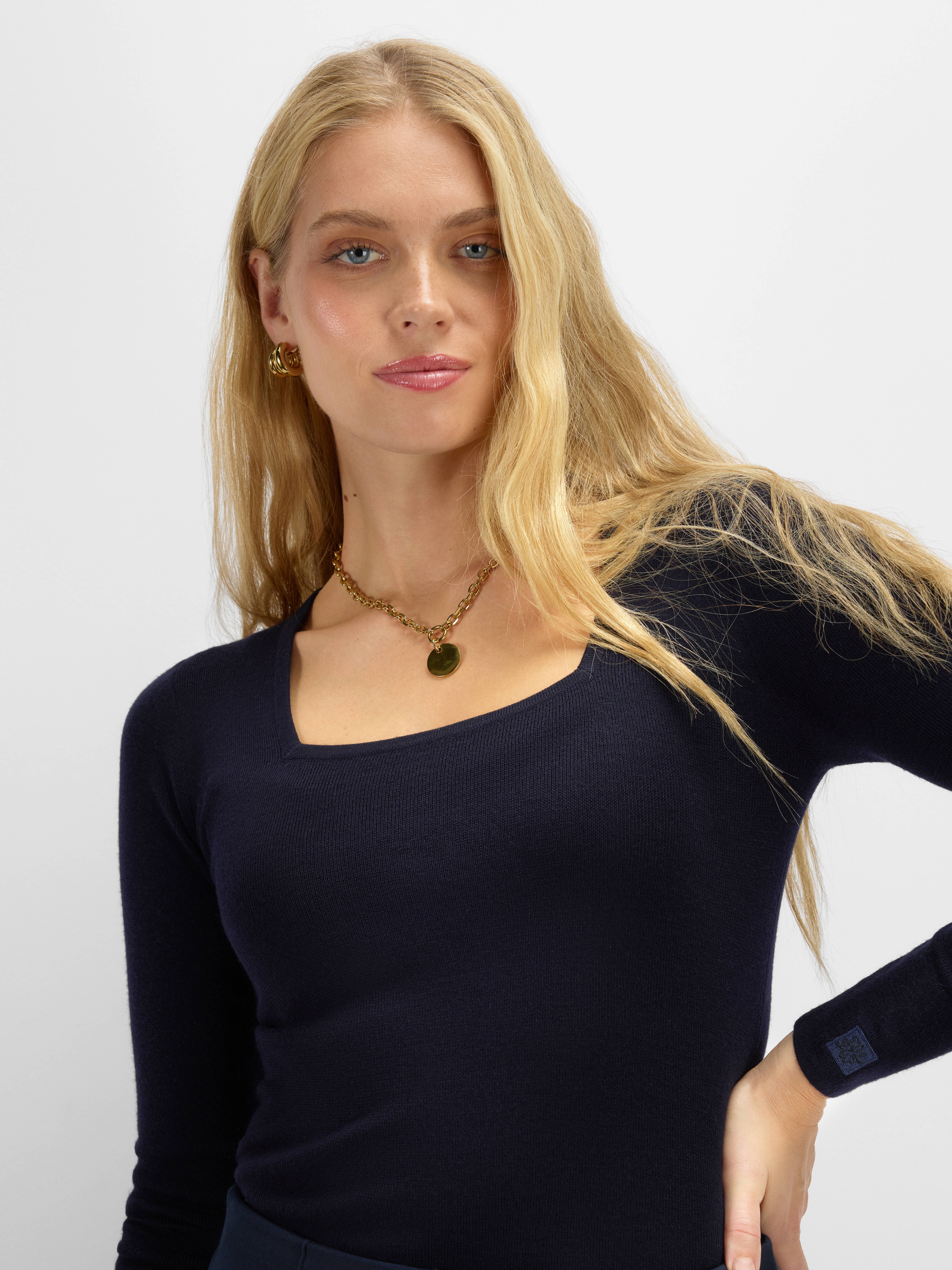 Lifjellet Knitted Roundneck Woman Dark Blue