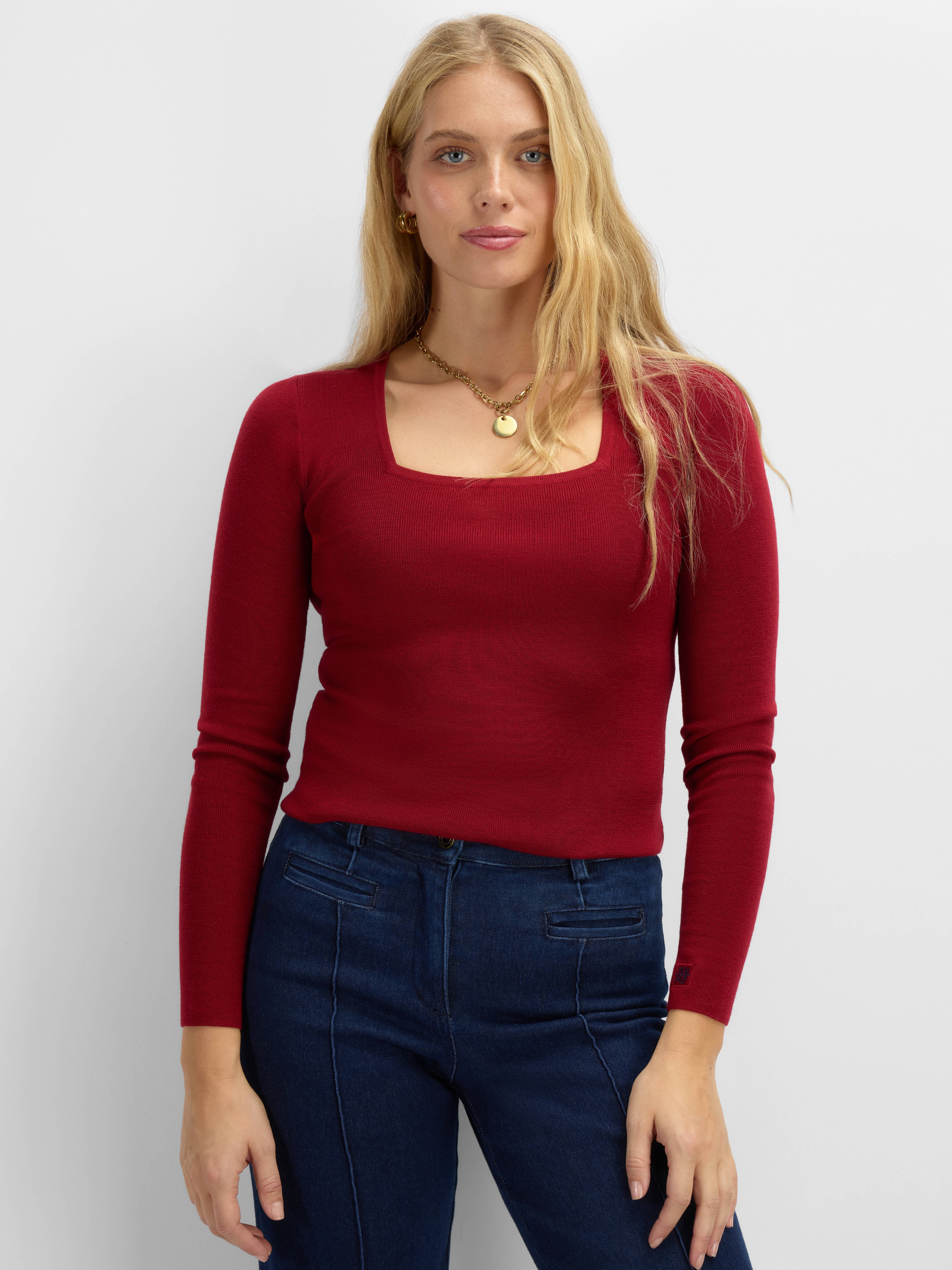 Lifjellet Knitted Roundneck Woman Ruby Red