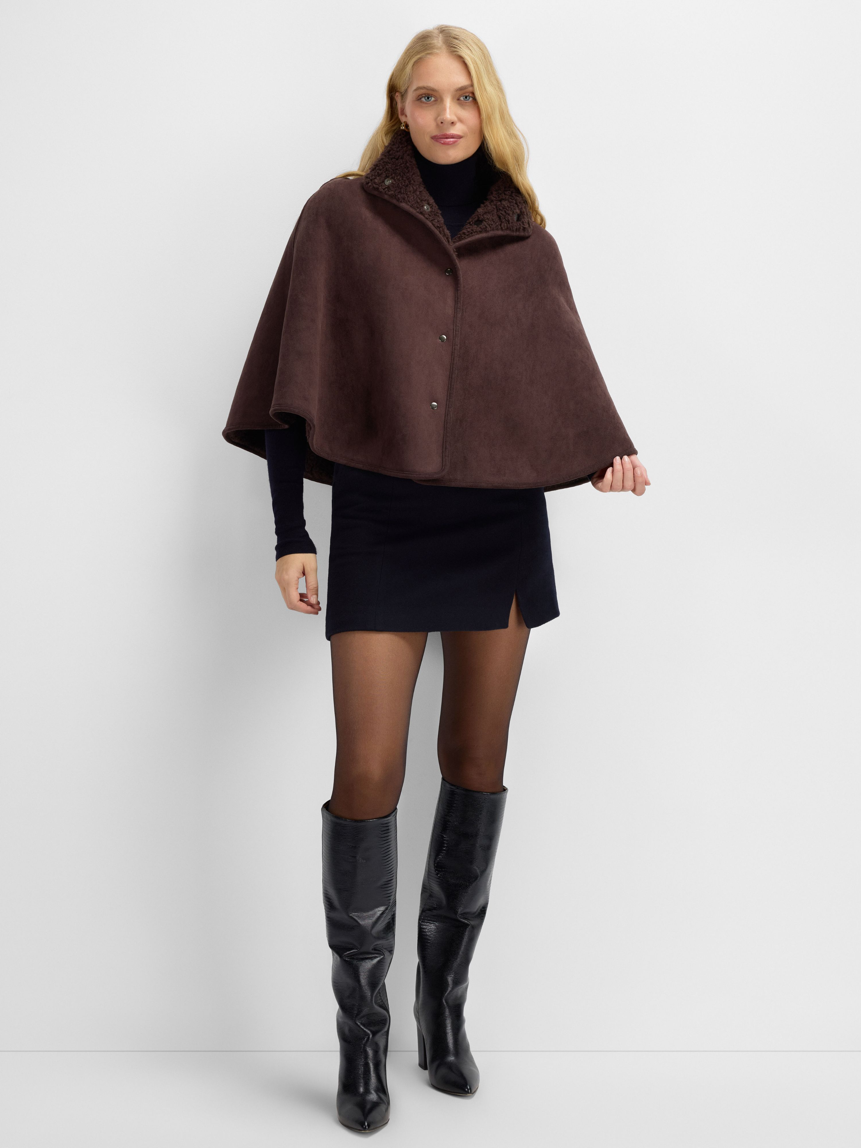 Solbakken Lambwool Cape Mocca