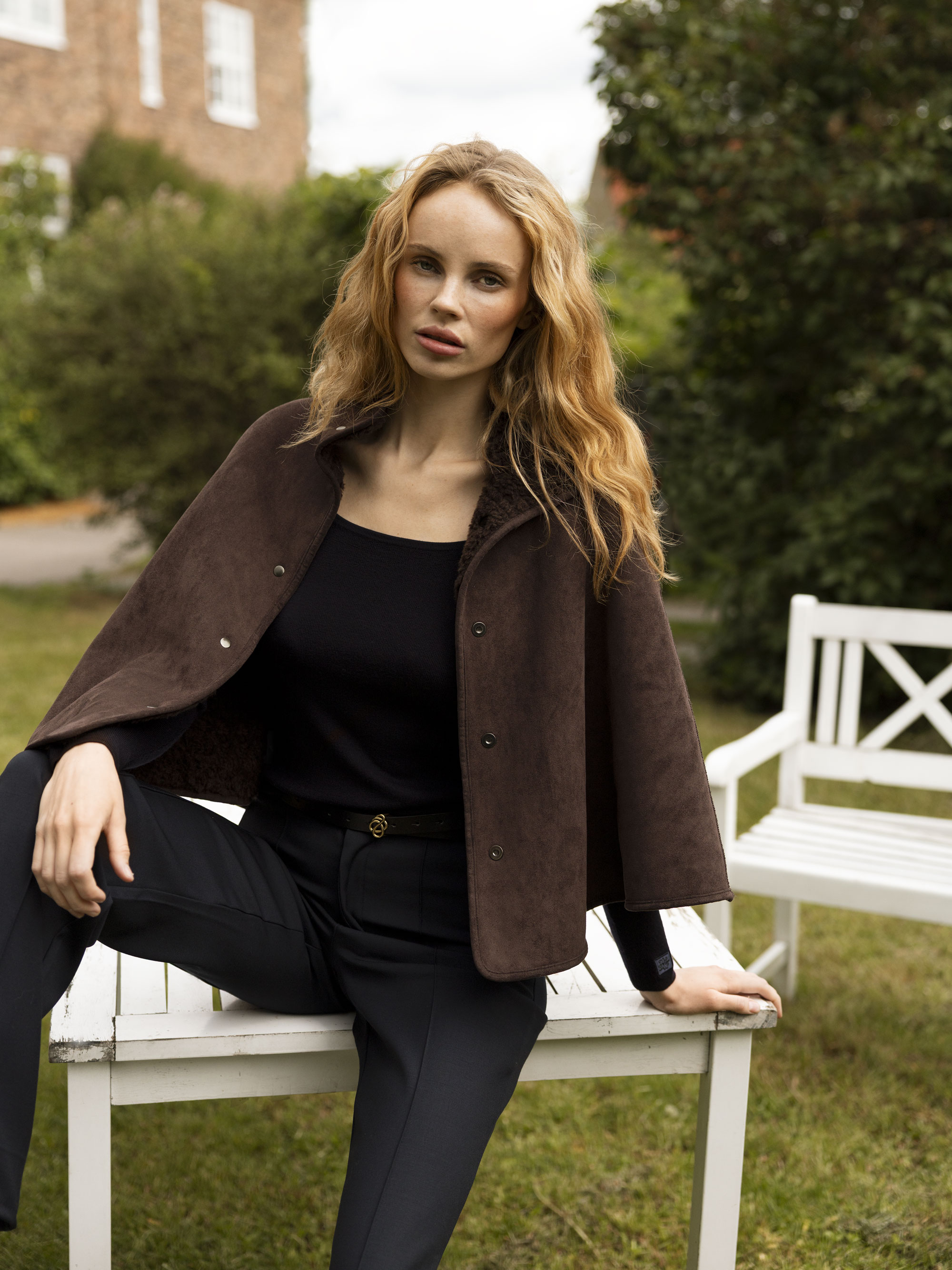 Solbakken Lambwool Cape Mocca